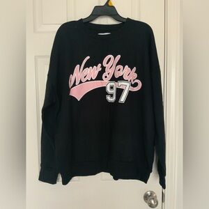 NWOT Women’s No Boundaries Black and Pink Crew Neck Sweater